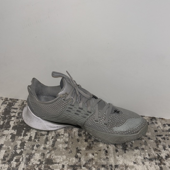 Nike kyrie 2 low TB promo wolf gray black white (used) - Picture 4 of 5